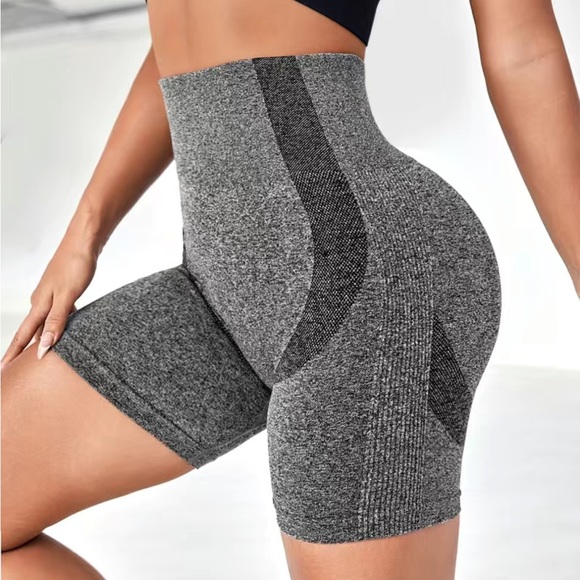 Workout shorts - Picture 3 of 7